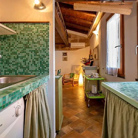 Alghero Old Town Gem - Topaz *